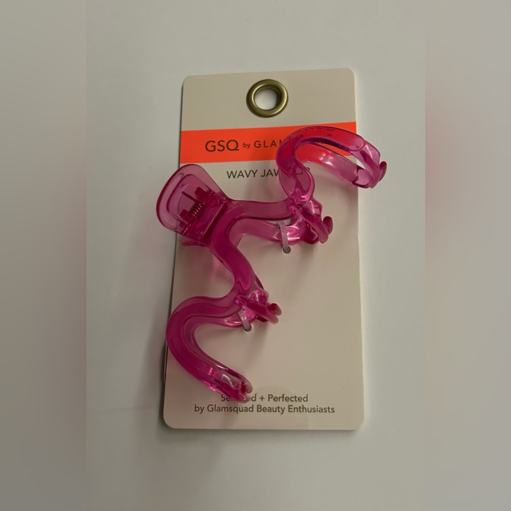 New Pink Wavy Jaw Clip GSQ by Glamsquad